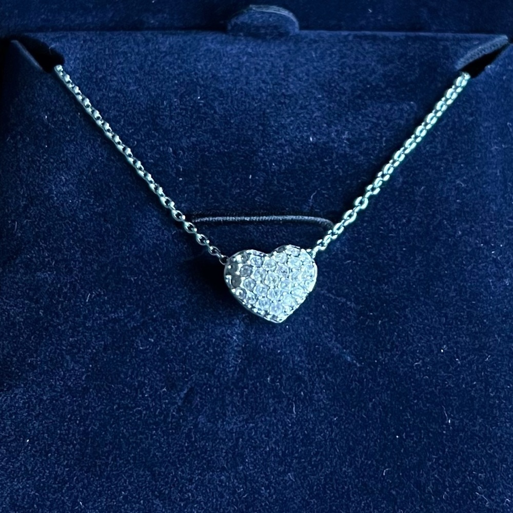 Heart pendant necklace
